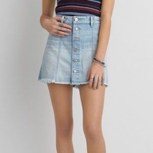 American Eagle light wash denim button front raw hem mini skirt size 00